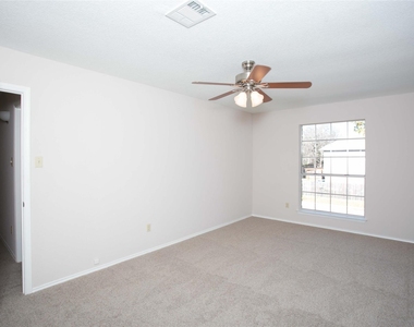 7901 Taranto Dr - Photo Thumbnail 17