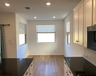 115 Lyrebird Ln - Photo Thumbnail 18