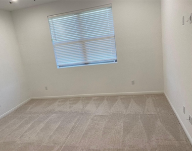 115 Lyrebird Ln - Photo Thumbnail 17
