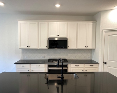 115 Lyrebird Ln - Photo Thumbnail 7