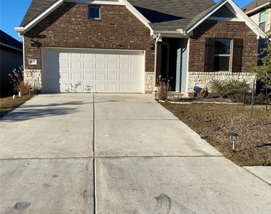 115 Lyrebird Ln - Photo Thumbnail 3