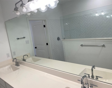 115 Lyrebird Ln - Photo Thumbnail 9