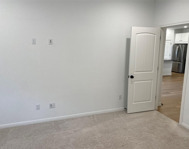 115 Lyrebird Ln - Photo Thumbnail 16