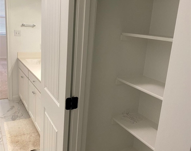 115 Lyrebird Ln - Photo Thumbnail 10