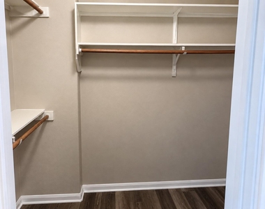 243 Devonshire Dr - Photo Thumbnail 23