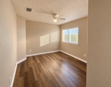 243 Devonshire Dr - Photo Thumbnail 10