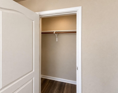 243 Devonshire Dr - Photo Thumbnail 11