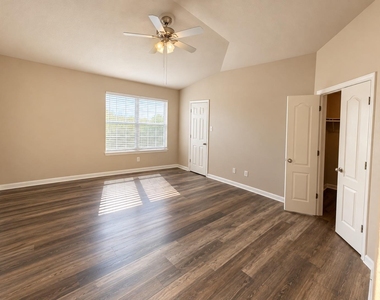 243 Devonshire Dr - Photo Thumbnail 21