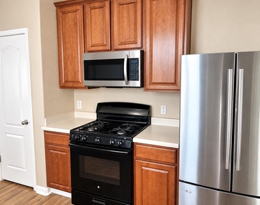 243 Devonshire Dr - Photo Thumbnail 6