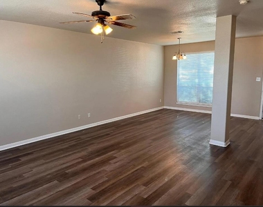 243 Devonshire Dr - Photo Thumbnail 2