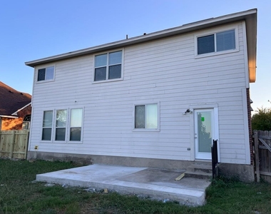 243 Devonshire Dr - Photo Thumbnail 8