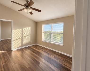 243 Devonshire Dr - Photo Thumbnail 17