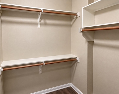 243 Devonshire Dr - Photo Thumbnail 24
