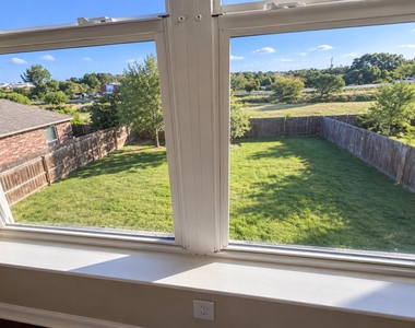 243 Devonshire Dr - Photo Thumbnail 18
