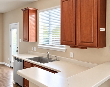 243 Devonshire Dr - Photo Thumbnail 5