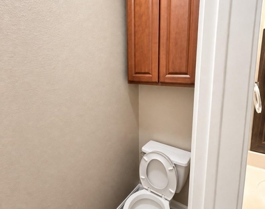 243 Devonshire Dr - Photo Thumbnail 26