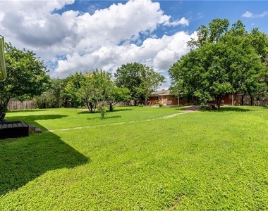 12504 Silver Spur Rd - Photo Thumbnail 11