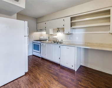 620 S 1st St - Photo Thumbnail 2