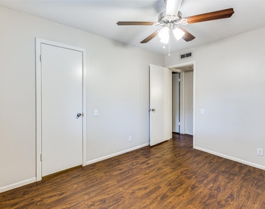 620 S 1st St - Photo Thumbnail 8
