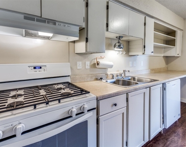 620 S 1st St - Photo Thumbnail 1