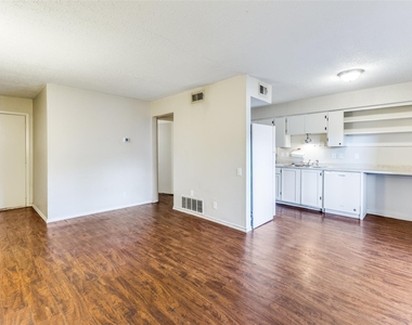 620 S 1st St - Photo Thumbnail 3