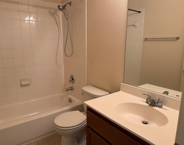 2410 Great Oaks Dr - Photo Thumbnail 21