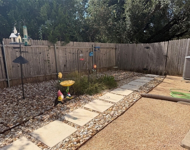 2410 Great Oaks Dr - Photo Thumbnail 13