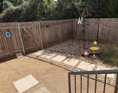 2410 Great Oaks Dr - Photo Thumbnail 12
