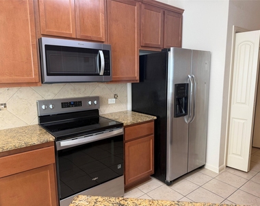 2410 Great Oaks Dr - Photo Thumbnail 8