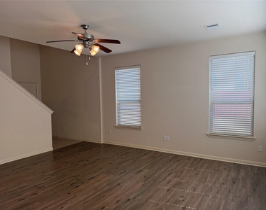 2410 Great Oaks Dr - Photo Thumbnail 4