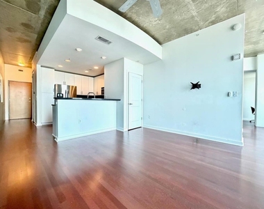 360 Nueces St - Photo Thumbnail 6