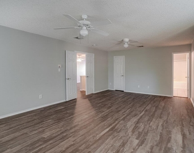 7903 Bramble Bush Dr - Photo Thumbnail 17