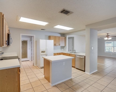 7903 Bramble Bush Dr - Photo Thumbnail 7