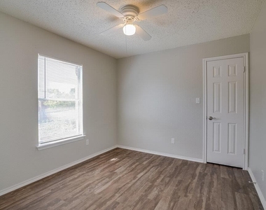 7903 Bramble Bush Dr - Photo Thumbnail 11