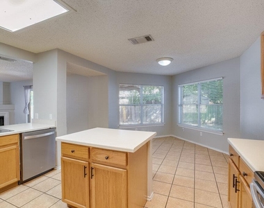 7903 Bramble Bush Dr - Photo Thumbnail 8