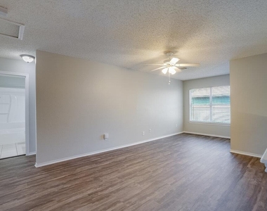 7903 Bramble Bush Dr - Photo Thumbnail 10