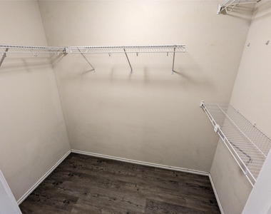 220 Quarter Ave - Photo Thumbnail 11