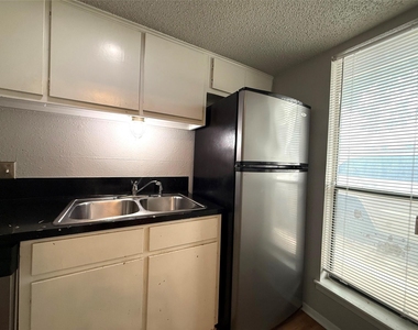3000 Guadalupe St - Photo Thumbnail 4