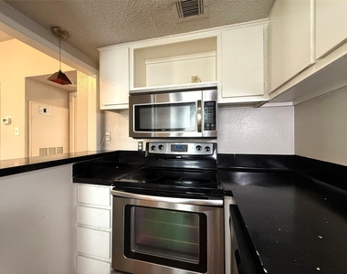 3000 Guadalupe St - Photo Thumbnail 5