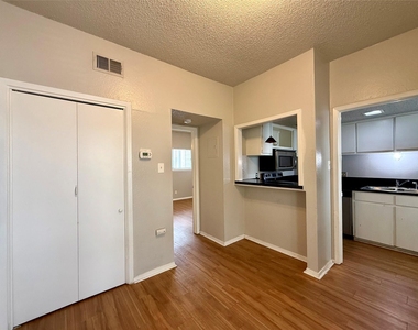 3000 Guadalupe St - Photo Thumbnail 3