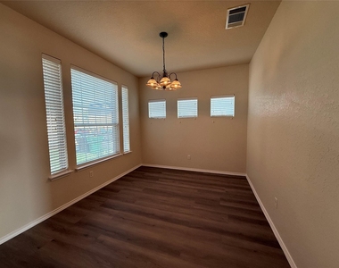1529 Tonia Loop - Photo Thumbnail 5