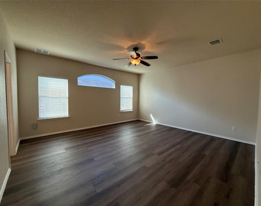 1529 Tonia Loop - Photo Thumbnail 7