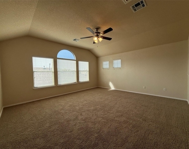 1529 Tonia Loop - Photo Thumbnail 9