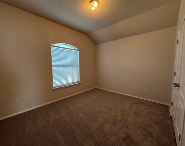 1529 Tonia Loop - Photo Thumbnail 10