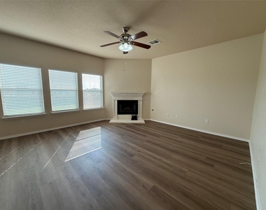 1529 Tonia Loop - Photo Thumbnail 2