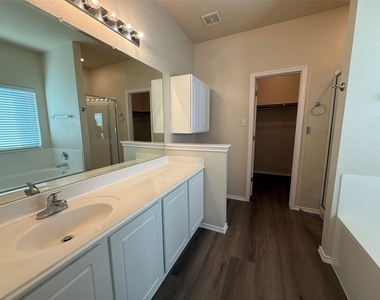 1529 Tonia Loop - Photo Thumbnail 8