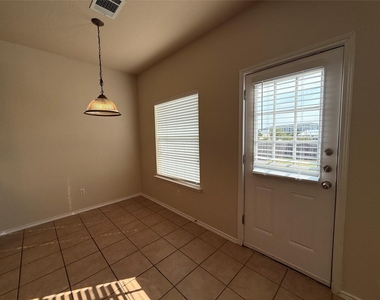 1529 Tonia Loop - Photo Thumbnail 4