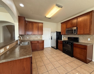 1529 Tonia Loop - Photo Thumbnail 3
