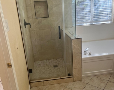 1704 Ascot Ln - Photo Thumbnail 10