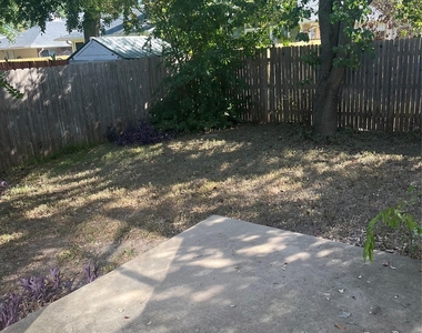 1704 Ascot Ln - Photo Thumbnail 16